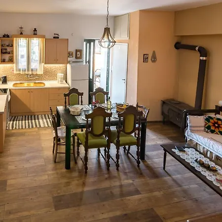 Apartment Roxani *