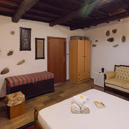 Roxani Apartment Meskla