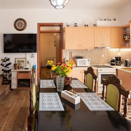 Roxani Apartment